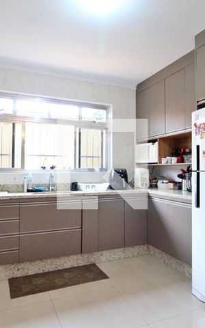 Casa à venda com 255m², 3 quartos e 2 vagasCozinha 