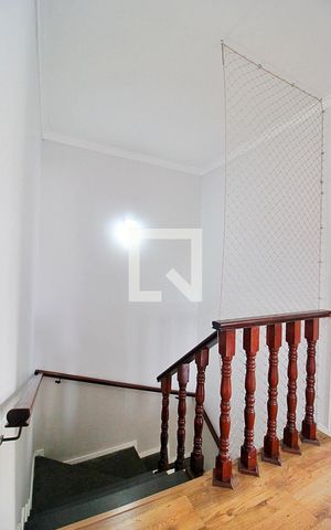 Casa à venda com 255m², 3 quartos e 2 vagasEscada