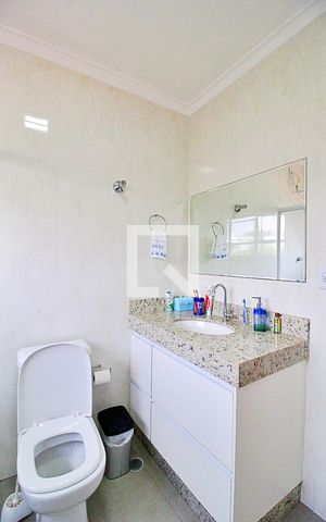 Casa à venda com 255m², 3 quartos e 2 vagasBanheiro 1