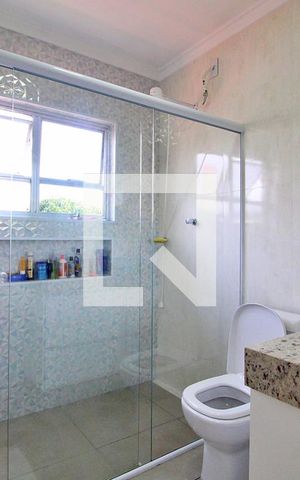 Casa à venda com 255m², 3 quartos e 2 vagasBanheiro 1