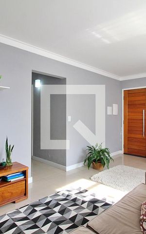 Casa à venda com 255m², 3 quartos e 2 vagasSala