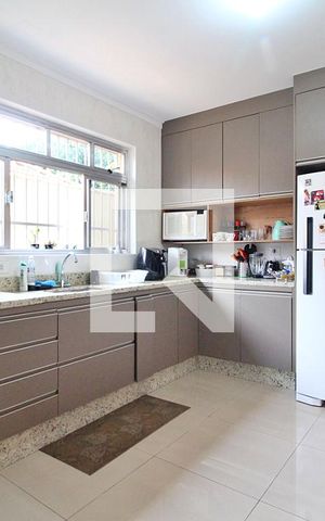 Casa à venda com 255m², 3 quartos e 2 vagasCozinha 
