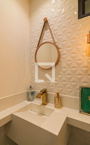 Casa à venda com 256m², 3 quartos e 3 vagas Casa à venda com 256m², 3 quartos e 3 vagasLavabo