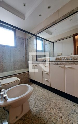 Apartamento à venda com 180m², 4 quartos e 4 vagasBanheiro