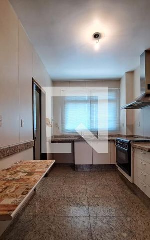 Apartamento à venda com 180m², 4 quartos e 4 vagasCozinha