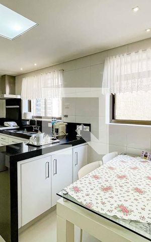Apartamento à venda com 260m², 3 quartos e 3 vagas Apartamento à venda com 260m², 3 quartos e 3 vagasCozinha