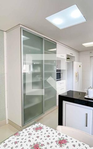 Apartamento à venda com 260m², 3 quartos e 3 vagas Apartamento à venda com 260m², 3 quartos e 3 vagasCozinhaCozinha
