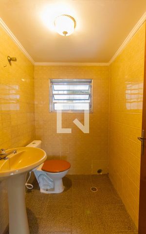 Casa à venda com 260m², 4 quartos e 3 vagas Casa à venda com 260m², 4 quartos e 3 vagasBanheiro 4