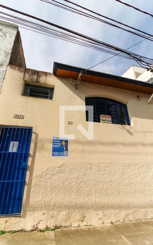Casa para alugar com 42m², 1 quarto e sem vaga Casa para alugar com 42m², 1 quarto e sem vagaFachada