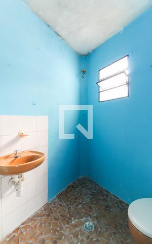Casa para alugar com 42m², 1 quarto e sem vaga Casa para alugar com 42m², 1 quarto e sem vagaBanheiro