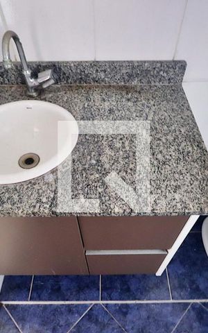 Apartamento para alugar com 60m², 2 quartos e sem vagaBanheiro