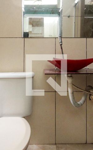 Casa para alugar com 60m², 2 quartos e sem vaga Casa para alugar com 60m², 2 quartos e sem vagaBanheiro