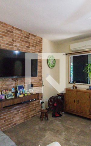 Casa à venda com 113m², 3 quartos e 1 vaga Casa à venda com 113m², 3 quartos e 1 vagaSala
