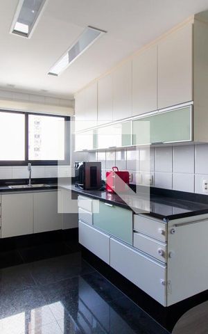 Apartamento à venda com 171m², 3 quartos e 4 vagas Apartamento à venda com 171m², 3 quartos e 4 vagasCozinha