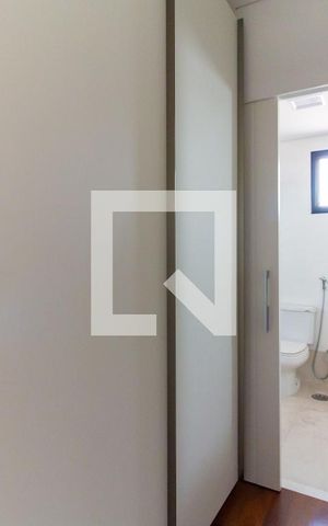 Apartamento à venda com 171m², 3 quartos e 4 vagas Apartamento à venda com 171m², 3 quartos e 4 vagasCloset Suíte 03
