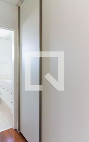Apartamento à venda com 171m², 3 quartos e 4 vagas Apartamento à venda com 171m², 3 quartos e 4 vagasCloset Suíte 03