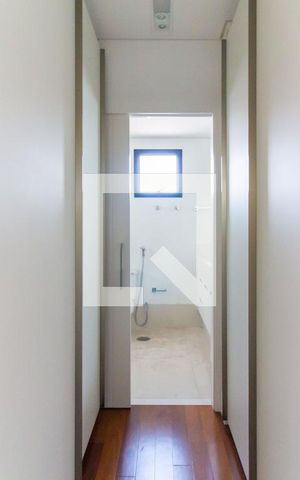 Apartamento à venda com 171m², 3 quartos e 4 vagas Apartamento à venda com 171m², 3 quartos e 4 vagasCloset Suíte 03