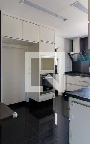 Apartamento à venda com 171m², 3 quartos e 4 vagas Apartamento à venda com 171m², 3 quartos e 4 vagasCozinha