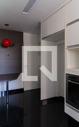Apartamento à venda com 171m², 3 quartos e 4 vagas Apartamento à venda com 171m², 3 quartos e 4 vagasCozinha