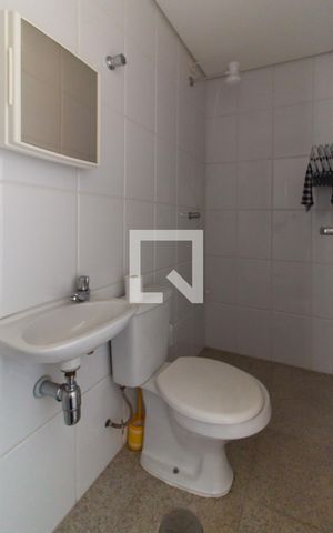 Apartamento à venda com 171m², 3 quartos e 4 vagas Apartamento à venda com 171m², 3 quartos e 4 vagasBanheiro de Serviço