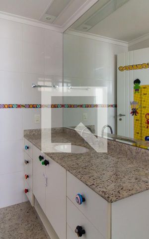 Apartamento à venda com 171m², 3 quartos e 4 vagas Apartamento à venda com 171m², 3 quartos e 4 vagasBanheiro da Suíte 02