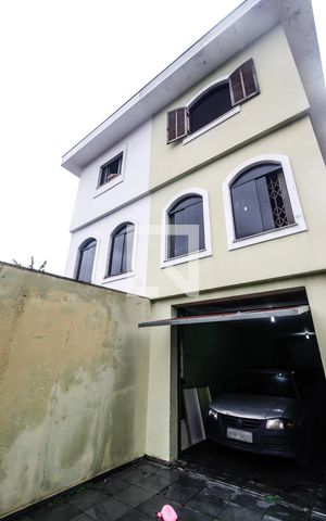 Casa à venda com 250m², 3 quartos e 3 vagas Casa à venda com 250m², 3 quartos e 3 vagasGaragem
