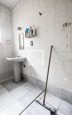 Casa à venda com 250m², 3 quartos e 3 vagas Casa à venda com 250m², 3 quartos e 3 vagasBanheiro