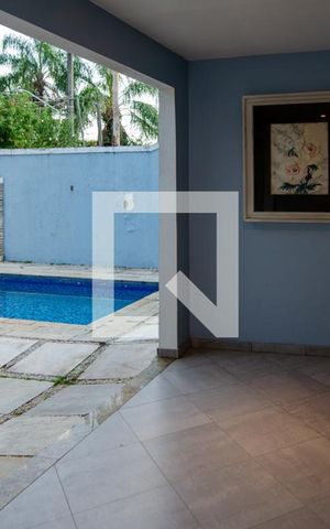 Casa de condomínio à venda com 300m², 4 quartos e 2 vagas Casa de condomínio à venda com 300m², 4 quartos e 2 vagasVaranda