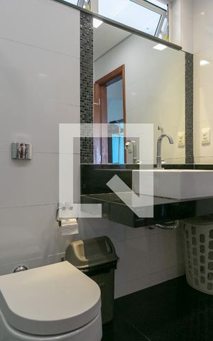 Casa à venda com 900m², 8 quartos e 4 vagasBanheiro 2