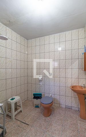 Casa à venda com 213m², 4 quartos e 1 vagaBanheiro da suíte 2