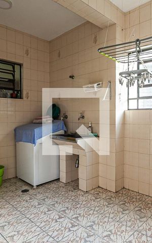 Casa à venda com 280m², 5 quartos e 1 vaga Casa à venda com 280m², 5 quartos e 1 vagaCasa 1 - area de serviço