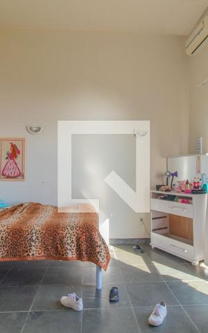Casa à venda com 450m², 5 quartos e 3 vagas Casa à venda com 450m², 5 quartos e 3 vagasQuarto 2