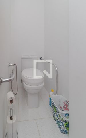 Apartamento à venda com 240m², 4 quartos e 1 vaga Apartamento à venda com 240m², 4 quartos e 1 vagaBanheiro da Suíte