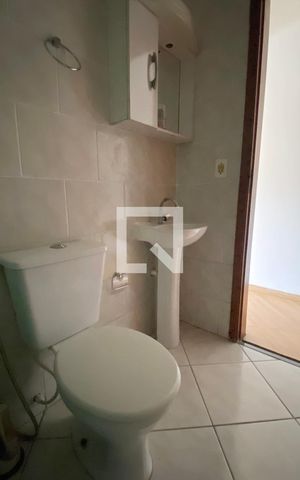 Casa de condomínio para alugar com 66m², 2 quartos e 2 vagasBanheiro