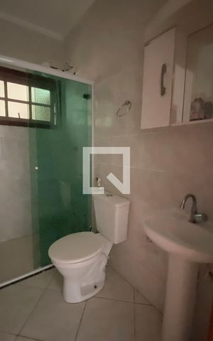 Casa de condomínio para alugar com 66m², 2 quartos e 2 vagasBanheiro