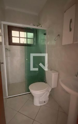 Casa de condomínio para alugar com 66m², 2 quartos e 2 vagasBanheiro