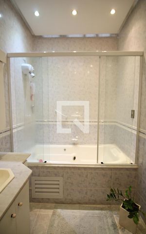 Casa à venda com 240m², 3 quartos e 2 vagasBanheiro Social