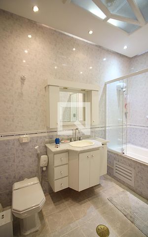 Casa à venda com 240m², 3 quartos e 2 vagasBanheiro Social