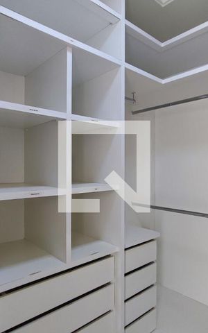 Casa de condomínio à venda com 520m², 4 quartos e 5 vagasCloset da suíte 2