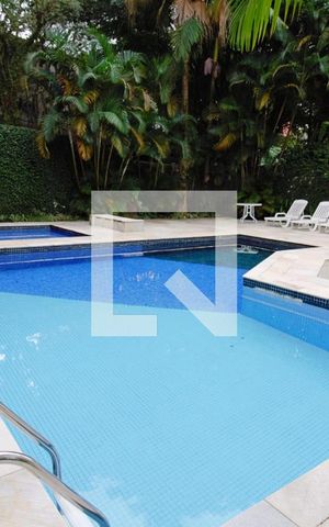 Apartamento à venda com 274m², 3 quartos e 3 vagas Apartamento à venda com 274m², 3 quartos e 3 vagasÁrea comum - Piscina