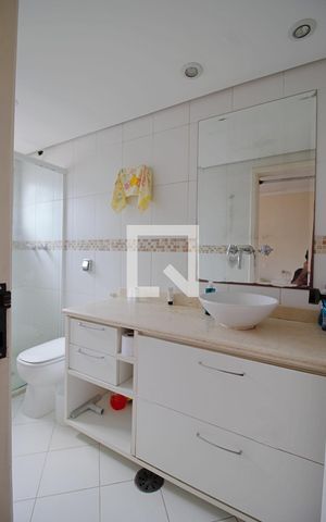 Apartamento à venda com 274m², 3 quartos e 3 vagas Apartamento à venda com 274m², 3 quartos e 3 vagasBanheiro da Suíte 3