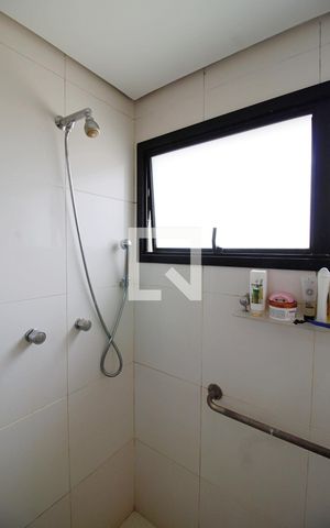 Apartamento à venda com 274m², 3 quartos e 3 vagas Apartamento à venda com 274m², 3 quartos e 3 vagasBanheiro da Suíte 2