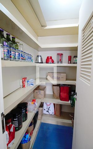 Apartamento à venda com 274m², 3 quartos e 3 vagas Apartamento à venda com 274m², 3 quartos e 3 vagasDispensa