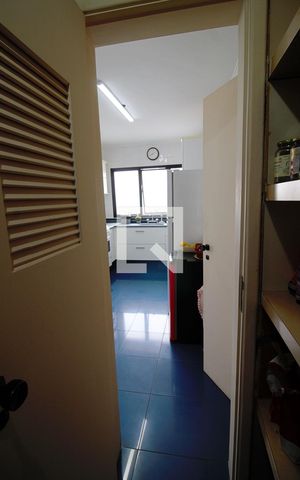 Apartamento à venda com 274m², 3 quartos e 3 vagas Apartamento à venda com 274m², 3 quartos e 3 vagasDispensa