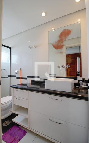 Apartamento à venda com 274m², 3 quartos e 3 vagas Apartamento à venda com 274m², 3 quartos e 3 vagasBanheiro da Suíte 1