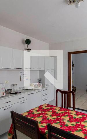 Casa à venda com 160m², 2 quartos e 3 vagas Casa à venda com 160m², 2 quartos e 3 vagasCozinha