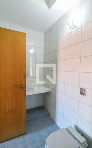 Casa à venda com 280m², 4 quartos e 3 vagas Casa à venda com 280m², 4 quartos e 3 vagasSuíte