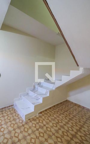Casa à venda com 280m², 4 quartos e 3 vagas Casa à venda com 280m², 4 quartos e 3 vagasSala