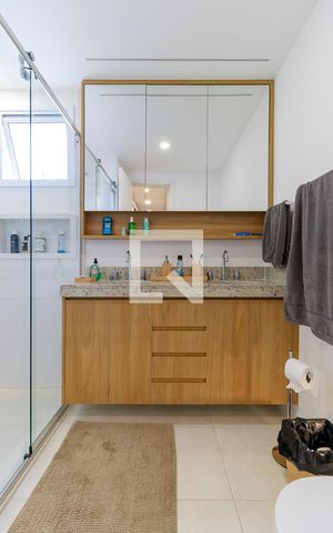Apartamento para alugar com 155m², 3 quartos e 3 vagas Apartamento para alugar com 155m², 3 quartos e 3 vagasSuíte Principal - Banheiro