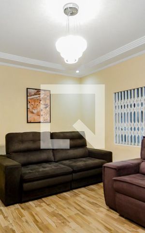 Casa para alugar com 220m², 3 quartos e 2 vagasSala